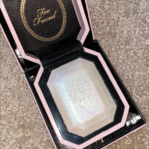 Too faced diamond highlighter - Picture 2 of 3